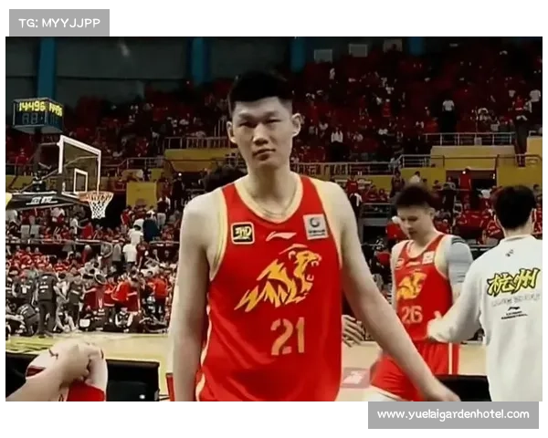 CBA巨兽!2米24中锋博班手掌比胡金秋大了两号,和孙铭徽小臂一般长 CBA巨兽!2米24中锋博班手掌比胡金秋大了两号,和孙铭徽小臂一般长
