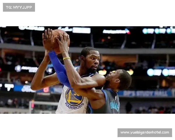 NBA常规赛:勇士大胜开拓者稳西部前六 库里三节14分巴特勒24+7 NBA常规赛:勇士大胜开拓者稳西部前六 库里三节14分巴特勒24+7